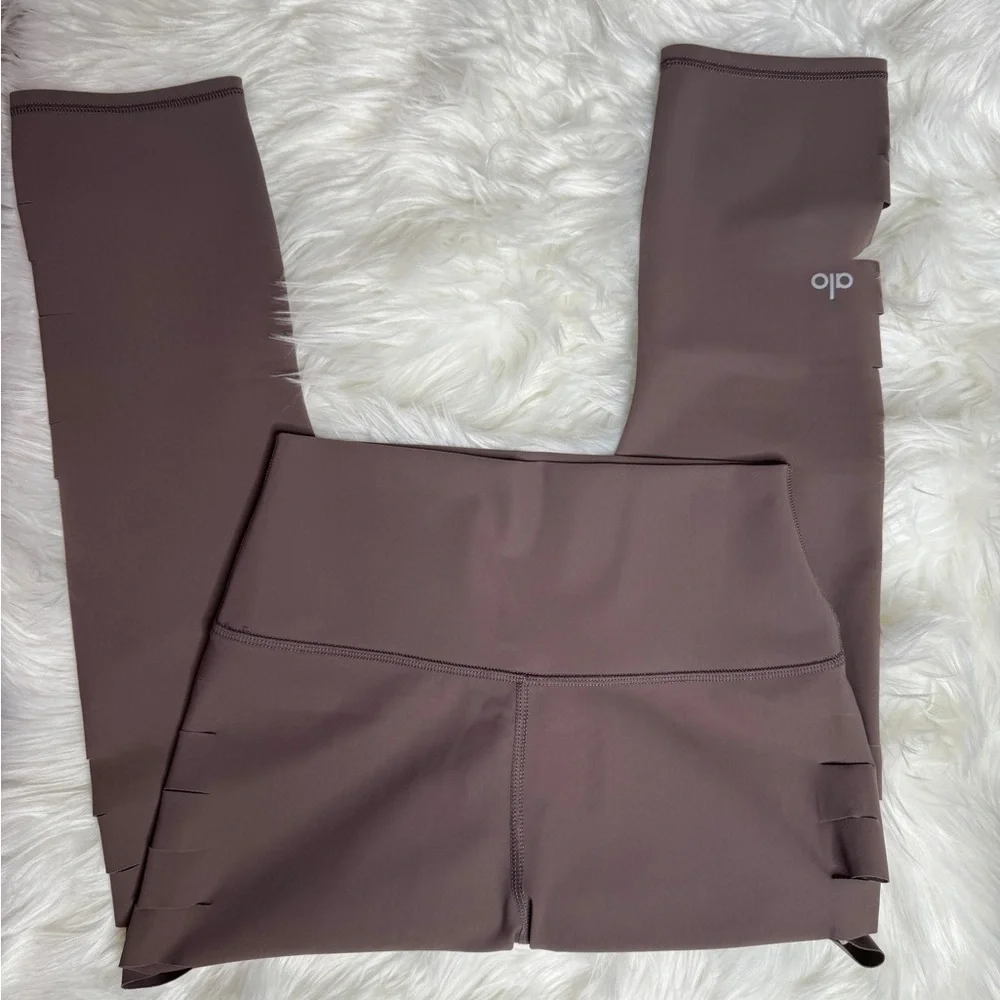 NWOT ALO YOGA High Waist Slice Capri Leggings for Yoga Pants SMALL